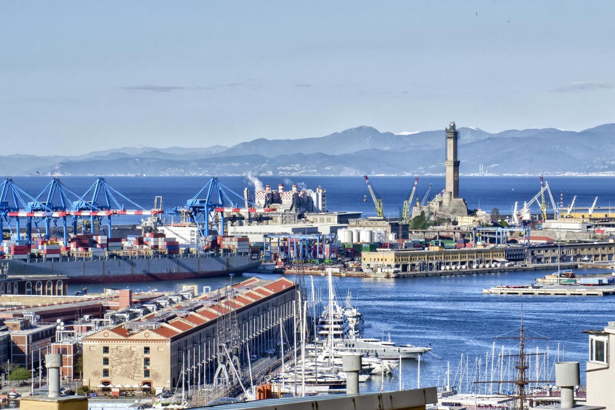 Apartamento La Mansarda Del Principe, Vicoli, Acquario E Lanterna Génova Exterior foto